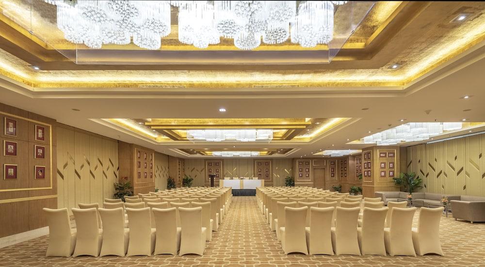 Radisson Gurugram Sohna Road City Center Gurgaon Exterior photo